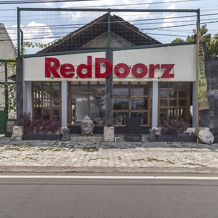 Reddoorz Plus @ Flory Hotel Yogyakarta Eksteriør bilde