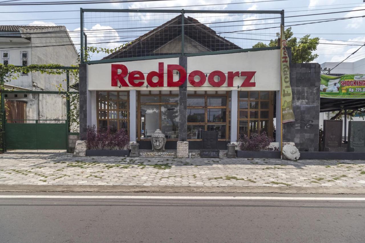 Reddoorz Plus @ Flory Hotel Yogyakarta Eksteriør bilde