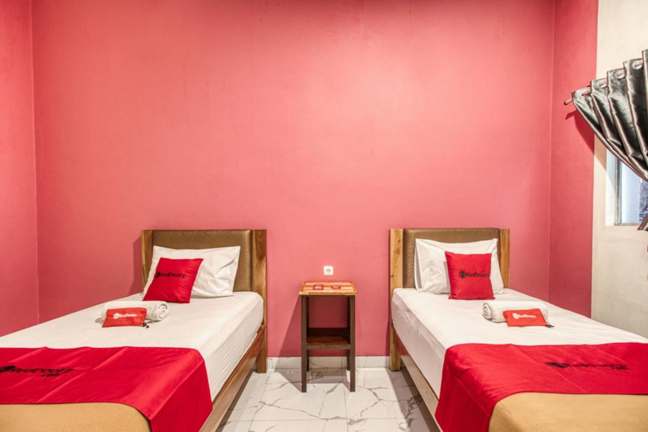 Reddoorz Plus @ Flory Hotel Yogyakarta Eksteriør bilde