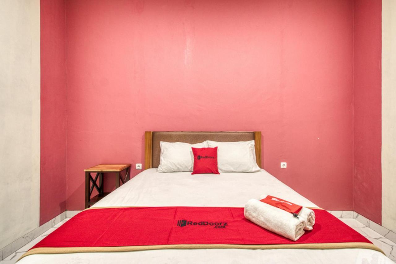Reddoorz Plus @ Flory Hotel Yogyakarta Eksteriør bilde