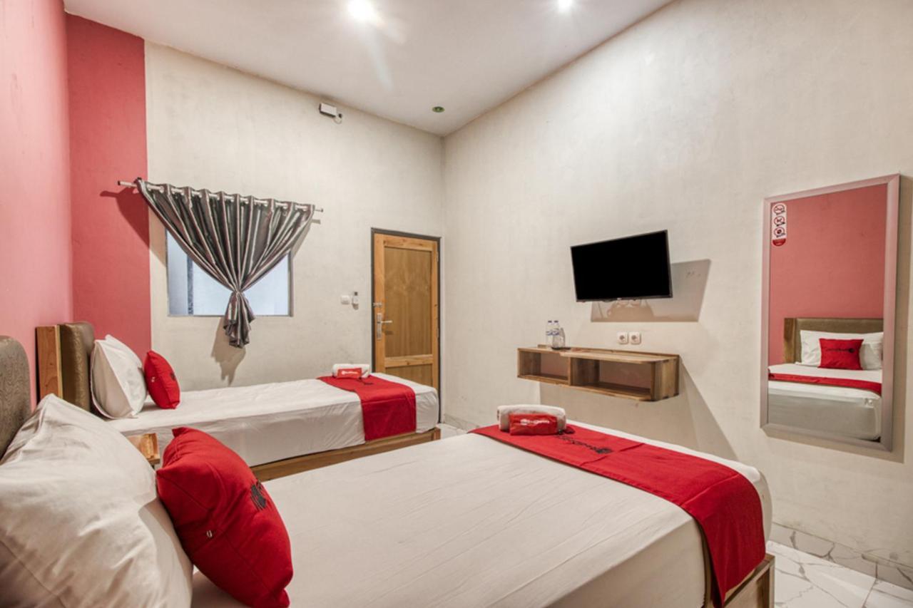 Reddoorz Plus @ Flory Hotel Yogyakarta Eksteriør bilde